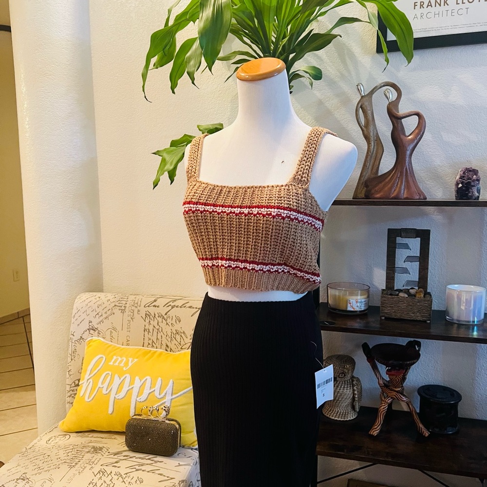 ✅ NWT Knitted Crop Top